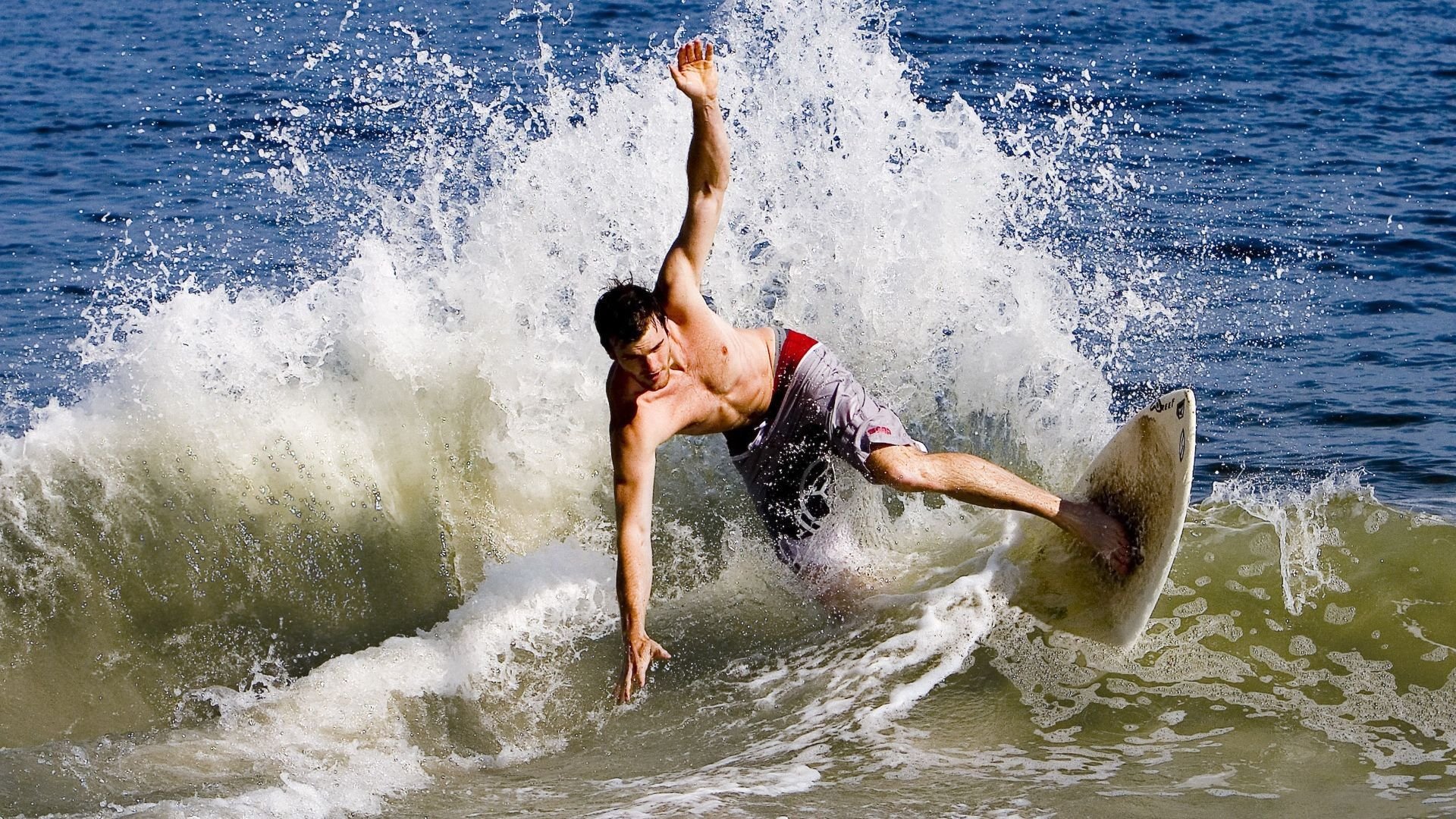 基础设施升级助力：高速网络和智能设备引领行业迈入新纪元，基础设施升级改造